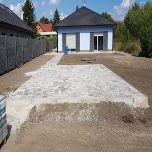 Příprava a násĺedná pokládka zámkové dlažby